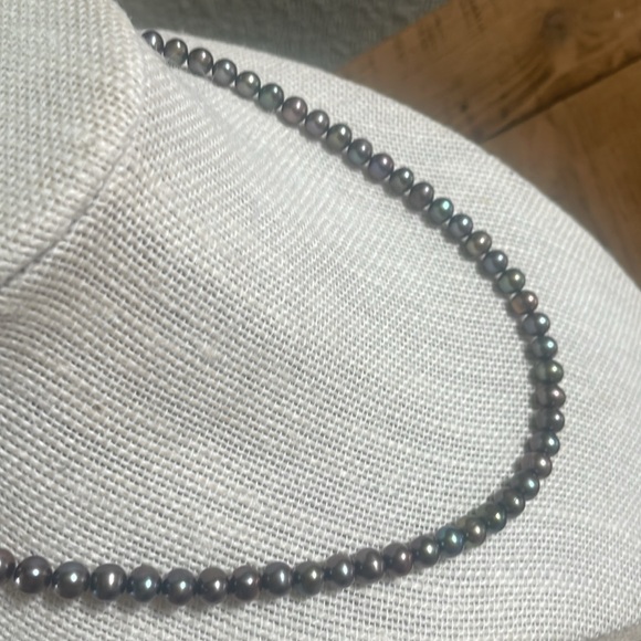 Fresh water pearl peacock pearl necklace in 17” - Picture 5 of 6